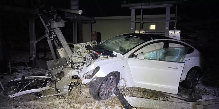 Oftringen AG: Beträchtlicher Sachschaden nach Selbstunfall