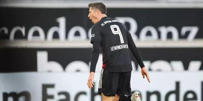 Bayerns Robert Lewandowski jubelt nach seinem Tor zum 2:1. Foto: Tom Weller/dpa Bayerns Robert Lewandowski jubelt nach seinem Tor zum 2:1. Foto: Tom Weller/dpa