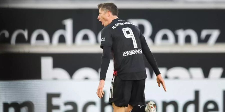 Bayerns Robert Lewandowski jubelt nach seinem Tor zum 2:1. Foto: Tom Weller/dpa