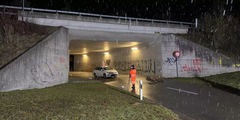 12 Jahriger In Adlikon Bei Andelfingen Zh Bei Velounfall Verletzt