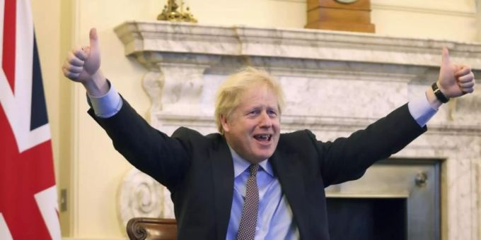 Daumen hoch: Boris Johnson, Premierminister von Grossbritannien, jubelt nach der erzielten Einigung in den Brexit-Verhandlungen. Foto: Pippa Fowles/No 10 Downing Street/XinHua/dpa Daumen hoch: Boris Johnson, Premierminister von Grossbritannien, jubelt nach der erzielten Einigung in den Brexit-Verhandlungen. Foto: Pippa Fowles/No 10 Downing Street/XinHua/dpa
