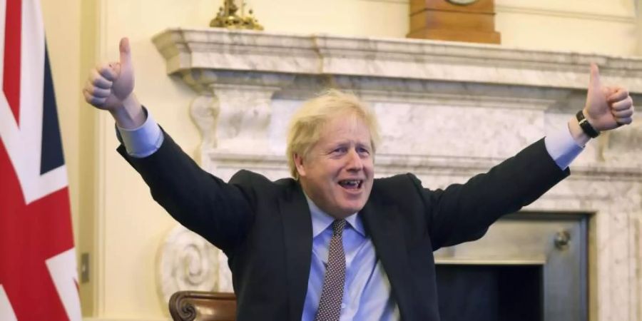 Daumen hoch: Boris Johnson, Premierminister von Grossbritannien, jubelt nach der erzielten Einigung in den Brexit-Verhandlungen. Foto: Pippa Fowles/No 10 Downing Street/XinHua/dpa