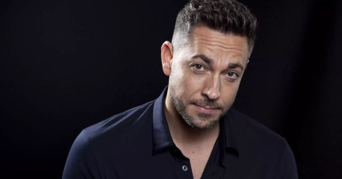 Zachary Levi spielt Captain Marvel im DC-Universum. Zachary Levi