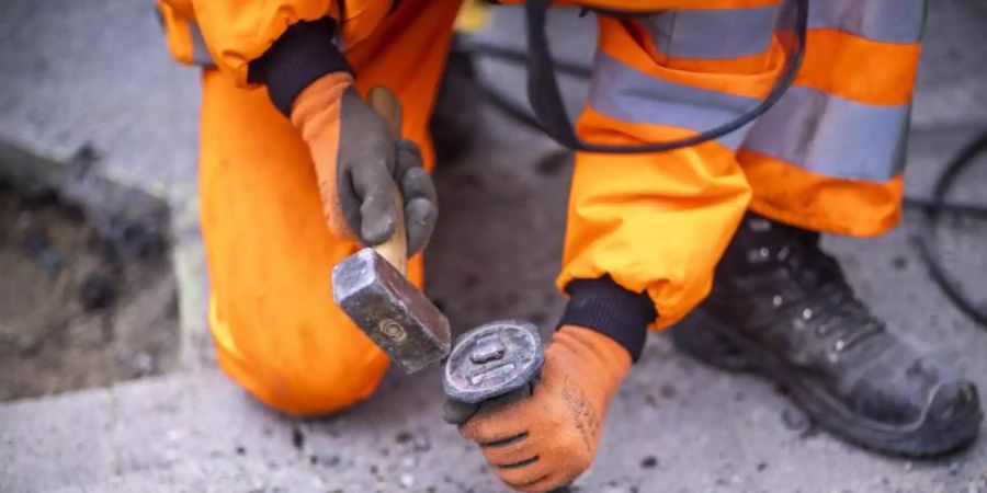 Ende Oktober waren noch mehr als 17.000 Ausbildungsplätze im Handwerk frei. Foto: Jens Büttner/dpa-Zentralbild/dpa