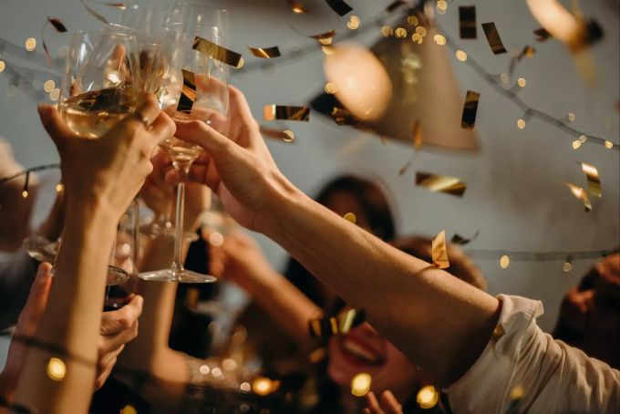 Wo an Silvester auch wirklich angestossen werden kann, bleibt wegen des Coronavirus unsicher. Coronavirus