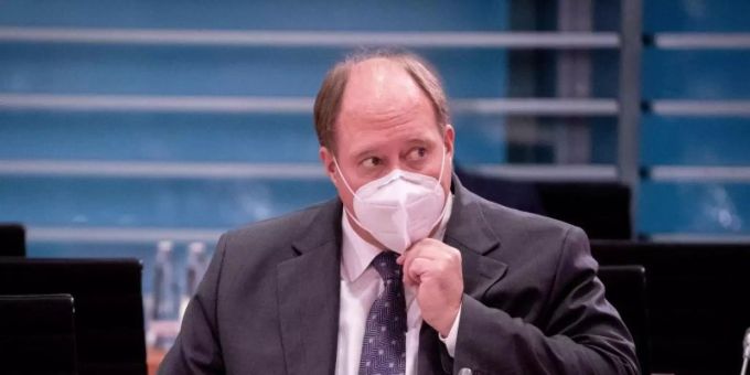 Berlin - Teil-Lockdown soll möglichst am Monatsende gelockert werden