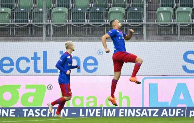 Arthur Cabral bejubelt die Führung für den FC Basel. FC Basel