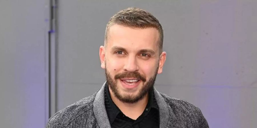 Schauspieler Edin Hasanović bei der Verleihung des Deutschen Schauspielpreises. Foto: Jens Kalaene/dpa-Zentralbild/dpa