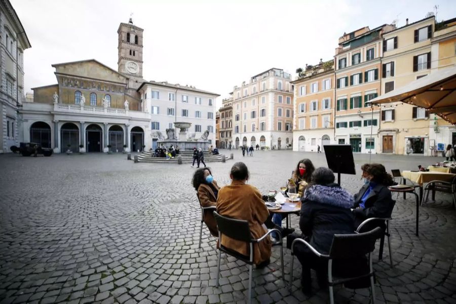 Lachen und Menschen treffen: Italien hat ein Stück Normalität zurück.