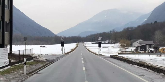 Als Lernfahrer zu schnell unterwegs und Auflagen missachtet.