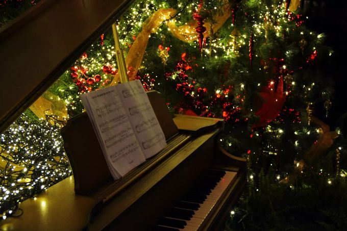 Auch Musizieren und Singen ist an Weihnachten sehr beliebt. Weihnachten Musik