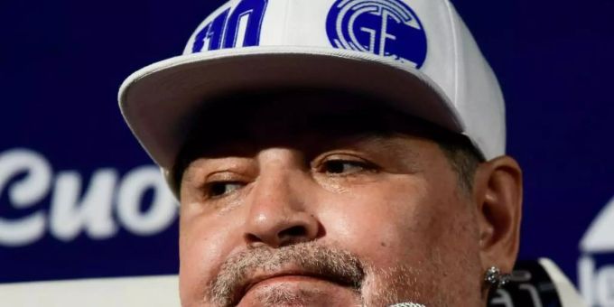Musste sich kurz nach seinem 60. Geburtstag ins Krankenhaus begeben: Diego Maradona. Foto: Gustavo Ortiz/dpa Musste sich kurz nach seinem 60. Geburtstag ins Krankenhaus begeben: Diego Maradona. Foto: Gustavo Ortiz/dpa