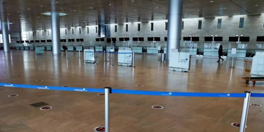 Verwaistes Flughafen-Terminal