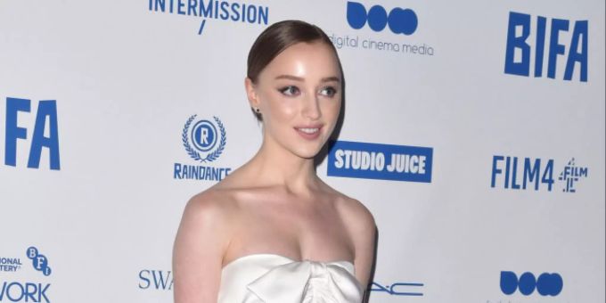 Die Schauspielerin Phoebe Dynevor. Die Schauspielerin Phoebe Dynevor