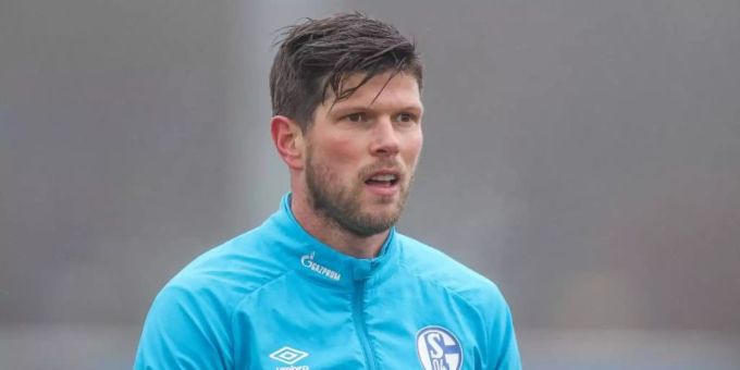 Peilt sein Comeback beim FC Schalke 04 an: Klaas-Jan Huntelaar beim Training. Foto: Rhr-Foto/Tim Rehbein/Schalke 04/dpa Peilt sein Comeback beim FC Schalke 04 an: Klaas-Jan Huntelaar beim Training. Foto: Rhr-Foto/Tim Rehbein/Schalke 04/dpa