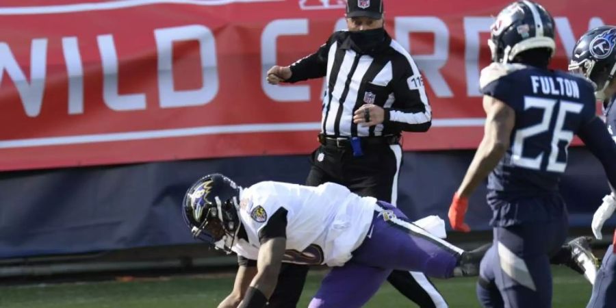 Baltimore Ravens-Quarterback Lamar Jackson (l) erzielt nach einem 48-Yard-Lauf einen Touchdown. Foto: Mark Zaleski/AP/dpa