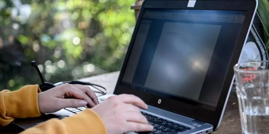 Aktuell arbeitet jeder vierte Berufstätige ausschliesslich im Homeoffice, wie eine repräsentative Befragung ergab. Foto: Britta Pedersen/dpa-Zentralbild/dpa