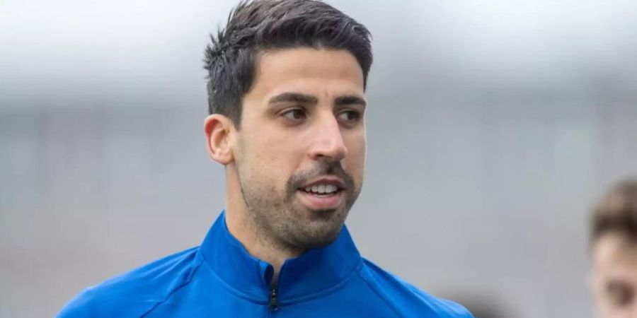 Khedira steht vier Tage nach seinem Wechsel zu Hertha BSC nicht in der Startelf gegen den FC Bayern München. Foto: Andreas Gora/dpa