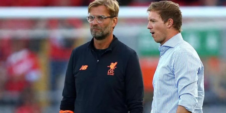 Treffen mit ihren Teams in Budapest aufeinander: Liverpool-Coach Jürgen Klopp (l) und Leipzigs Julian Nagelsmann. Foto: Dave Thompson/AP/dpa