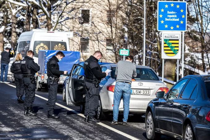 Die verschärften deutschen Einreiseregeln an der Grenze zwischen Tschechien und Deutschland sind in Kraft getreten. Deutschland Grenze