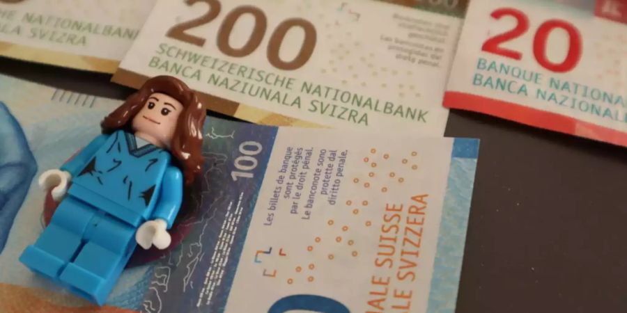 Legomännchen auf Banknote.