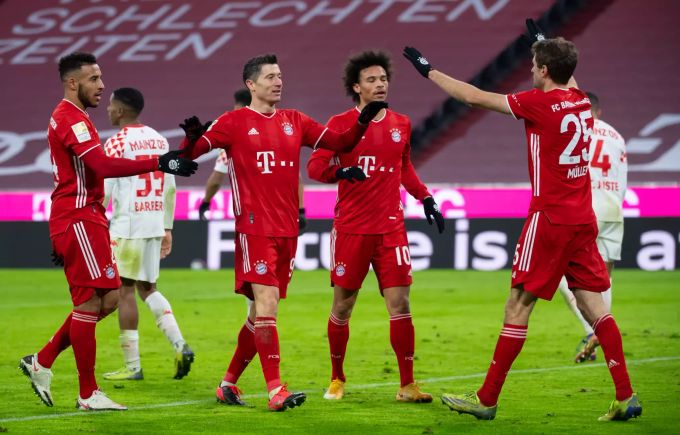 Spieler des FC Bayern München jubeln über ein Tor. Fifa-Klub-Weltmeisterschaft