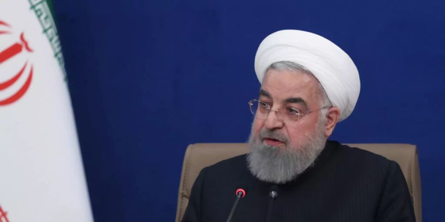 HANDOUT - Irans Präsident Hassan Ruhani während einer Kabinettssitzung in Teheran. Foto: Ebrahim Seydi/Iranian Presidency/dpa - ATTENTION: editorial use only and only if the credit mentioned above is referenced in full