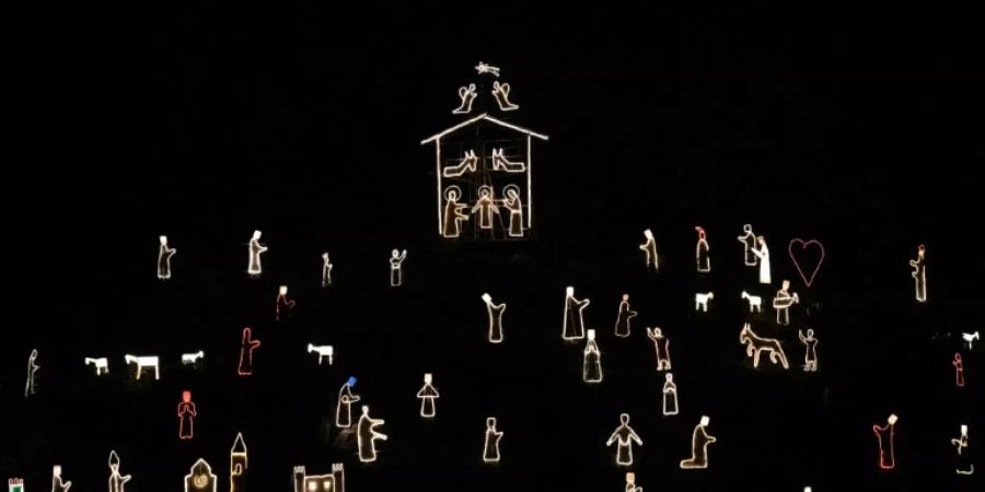 Die Krippe besteht aus mehr als 150 Figuren