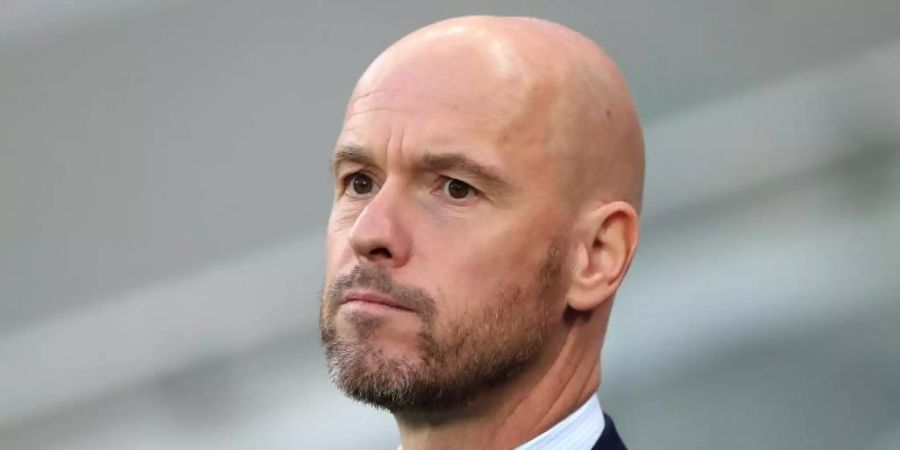 Erik ten Hag, Trainer von Amsterdam, steht am Spielfeldrand. Foto: Mike Egerton/PA Wire/dpa/Archivbild
