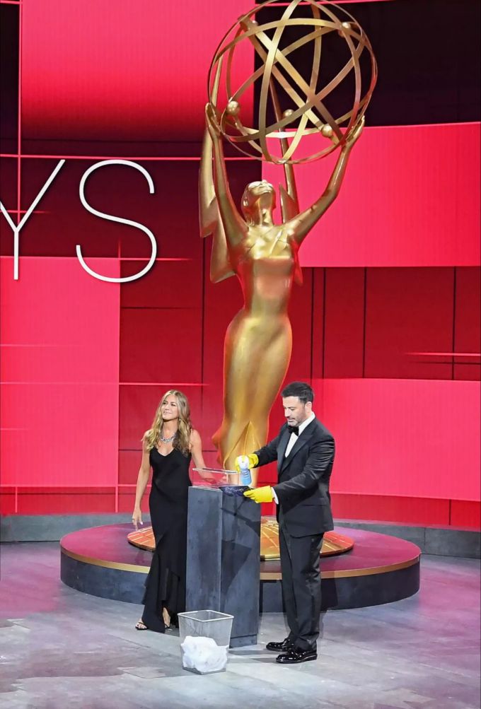 Jimmy Kimmel desinfiziert die Couverts. 72nd Primetime