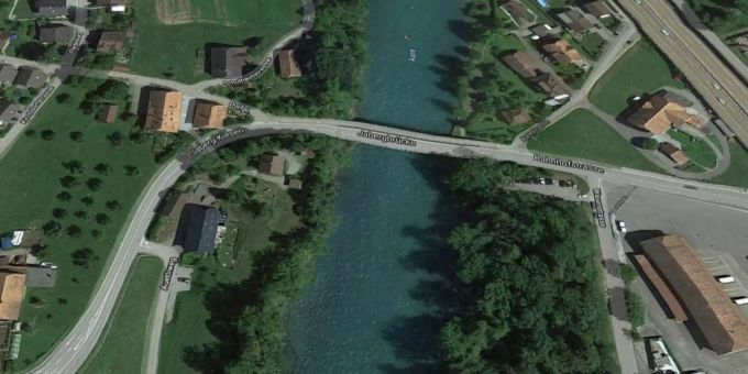Der Unfall geschah am Samstagmittag bei der Jabergbrücke in Kiesen.