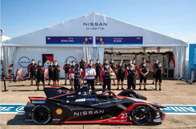 Das Team von Sébastian Buemi in Berlin. Buemi