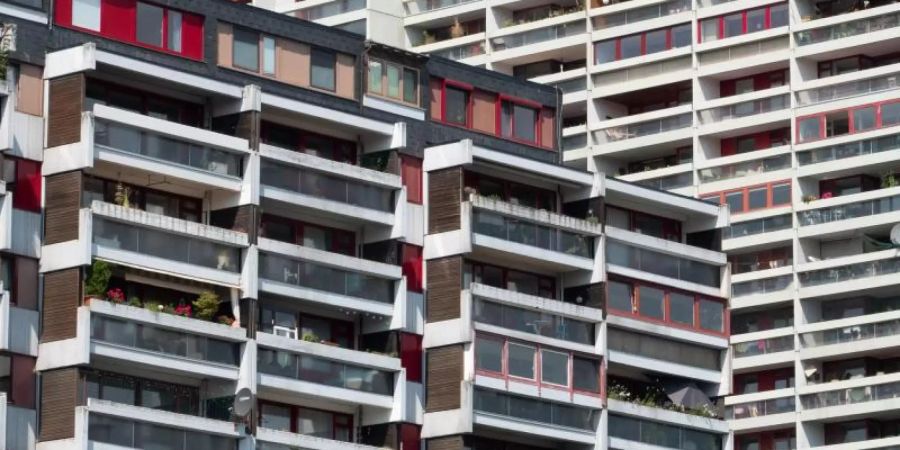Wohnungen und Häuser in Deutschland haben sich trotz der Corona-Krise weiter verteuert, teilte das Statistische Bundesamt mit. Foto: Hilal Özcan/dpa