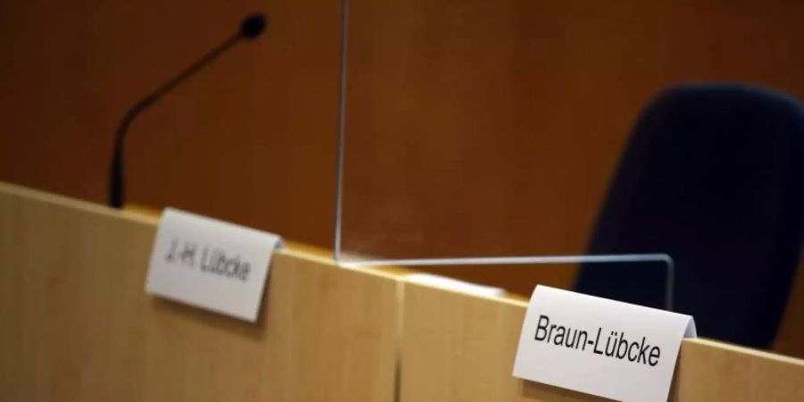 Die Hinterbliebenen von Walter Lübcke haben über ihren Anwalt Fragen an den Angeklagten stellen lassen. Foto: Alex Grimm/Getty Images Europe/Pool/dpa