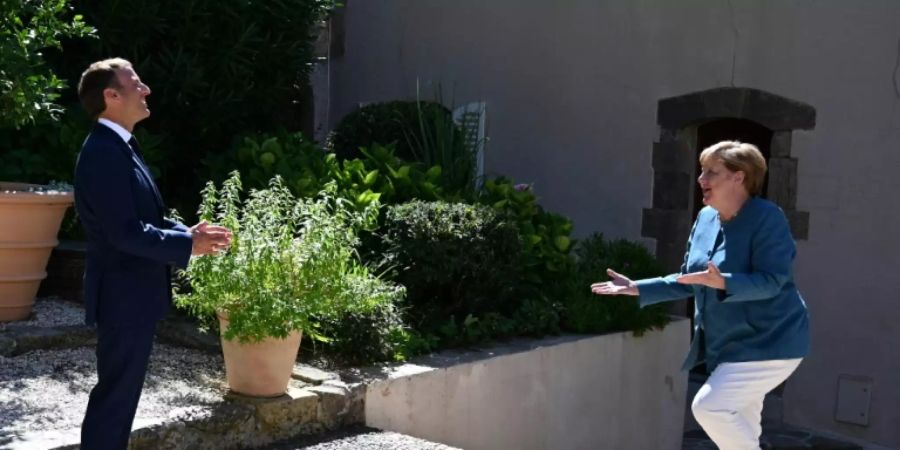 Freudiges Wiedersehen: Merkel und Macron