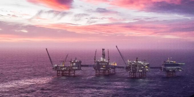 Der norwegische Staatsfonds erlitt in der ersten Jahreshälfte hohe Verluste. Der Fonds speit sich aus Einnahmen des Öl- und Gasgeschäfts. norwegen ölfonds ölplatformen