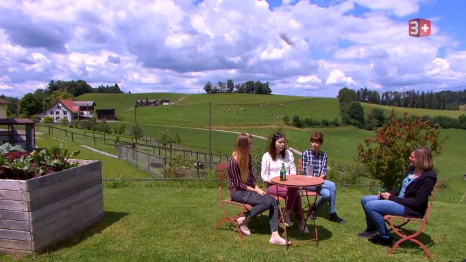 «Bauer ledig sucht»-Hofdame Rebekka spricht mit Andreas drei Schwestern. Dabei wird ausgerechnet das Kinderthema zu einem heiklen. «Bauer ledig sucht»