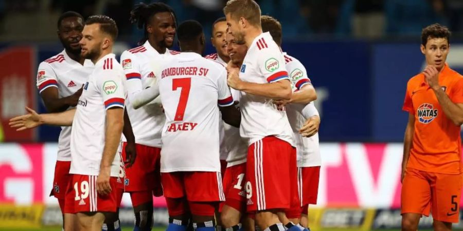 Der HSV feierte im Nachholspiel gegen Erzgebirge Aue einen souveränen Heimsieg. Foto: Christian Charisius/dpa