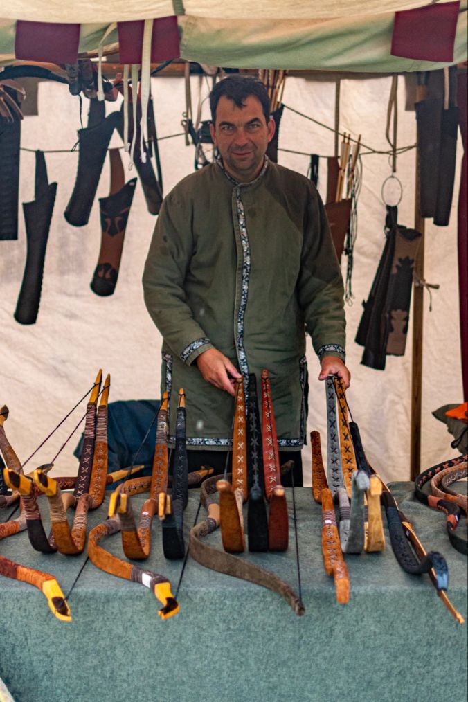 Ernö Szabó von Nomad Art verkaufte Reiterbögen und Zubehör.