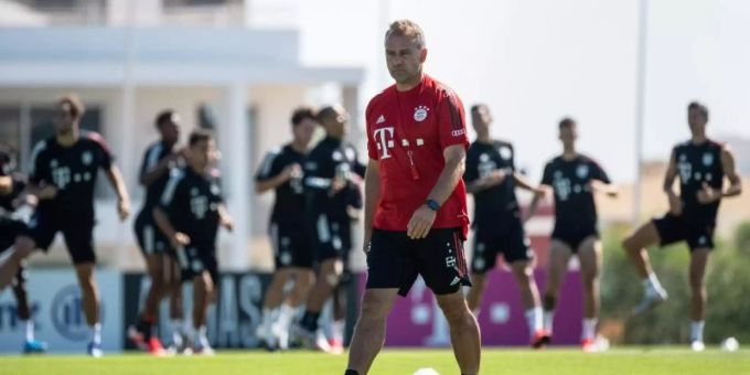 Bayern-Trainer Hansi Flick setzt auf Spieler, die wissen, wie man den FC Barcelona packt. Foto: Matthias Balk/dpa Bayern-Trainer Hansi Flick setzt auf Spieler, die wissen, wie man den FC Barcelona packt. Foto: Matthias Balk/dpa
