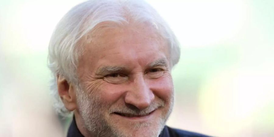 Leverkusens Sportdirektor Rudi Völler baut für die Europa League auf Kai Havertz. Foto: Peter Steffen/dpa