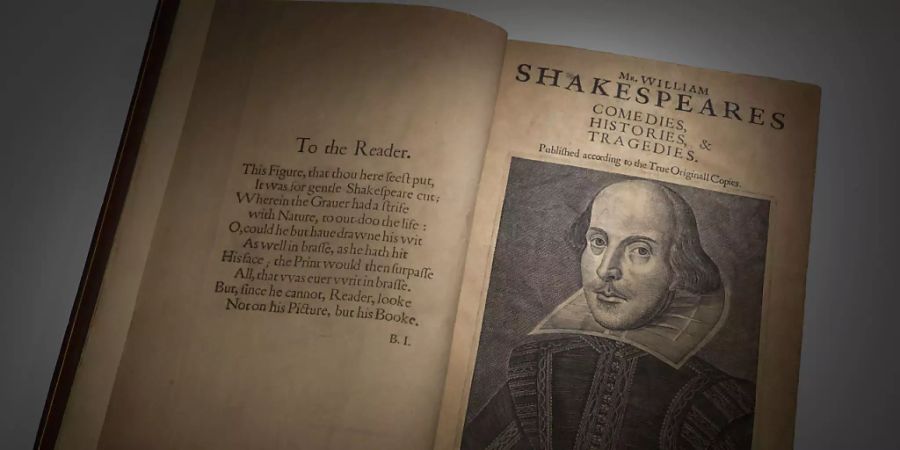 HANDOUT - Eine Erstausgabe von William Shakespeares «Comedies, Histories  Tragedies» aus dem Jahr 1623. Foto: ./Christie's Auction/dpa - ACHTUNG: Nur zur redaktionellen Verwendung im Zusammenhang mit einer Berichterstattung über (die Sendung/den Film/die Auktion/die Ausstellung/das Buch) und nur mit vollständiger Nennung des vorstehenden Credits