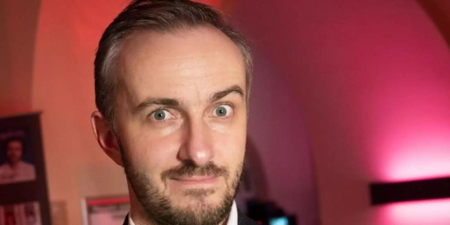 Jan Böhmermann will auch beim ZDF seine Meinung sagen können. Foto: Christophe Gateau/dpa