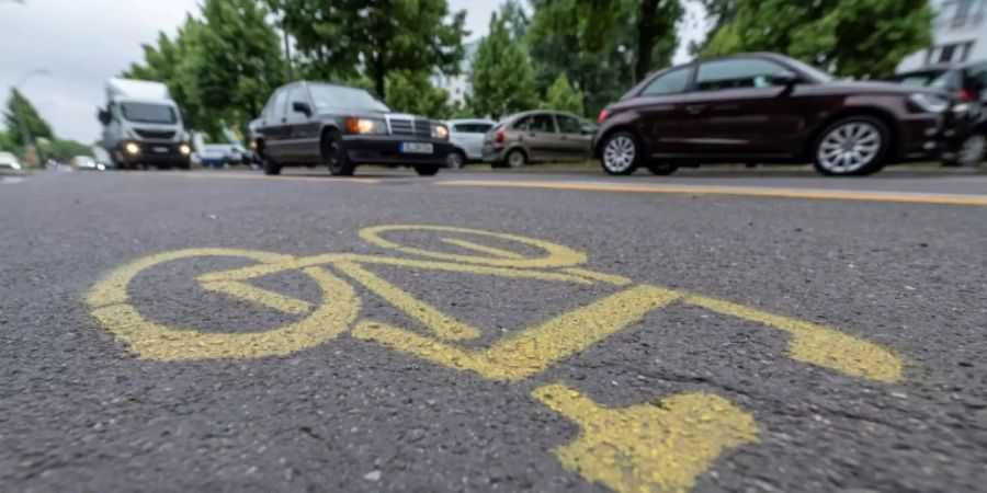 Radweg an einer Strasse