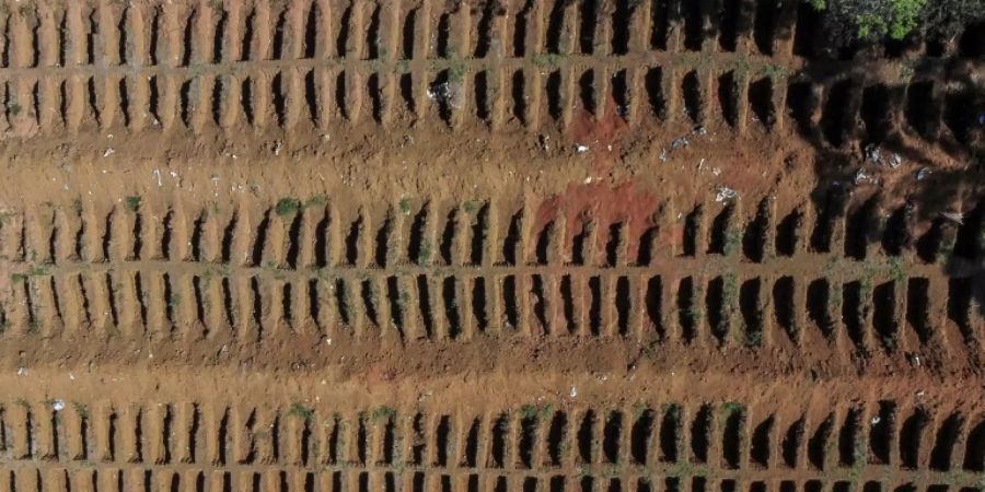 Lutbild von Gräbern im brasilianischen Vila Formosa