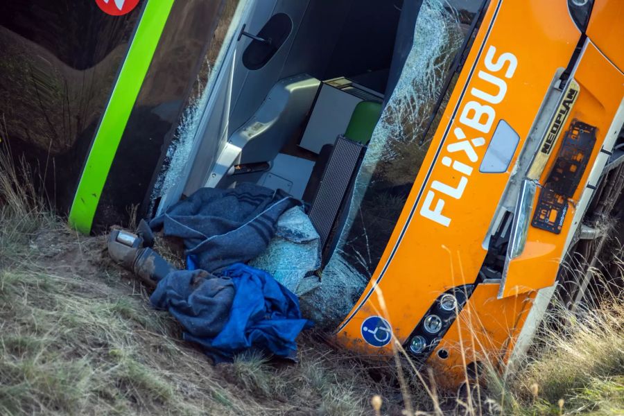 Fernbusunglück auf der A24