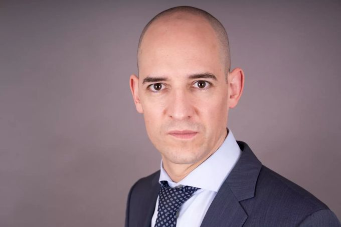 Louis Perron ist Politikwissenschaftler, US-Wahlkampfexperte und Consultant. Louis Perron