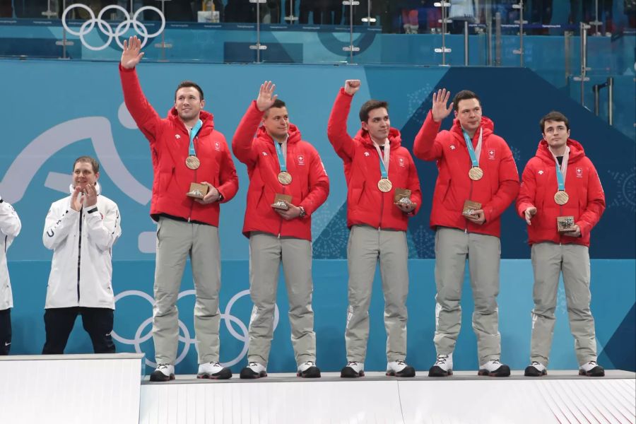 Bronzemedaillengewinner von PyeongChang - Dominik Märki, Valentin Tanner, Peter de Cruz, Claudio Pätz und Benoît Schwarz