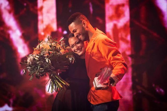 Jesse und sein Tanzcoach Flavia Landolfi werden als Sieger gekürt. Darf ich bitten