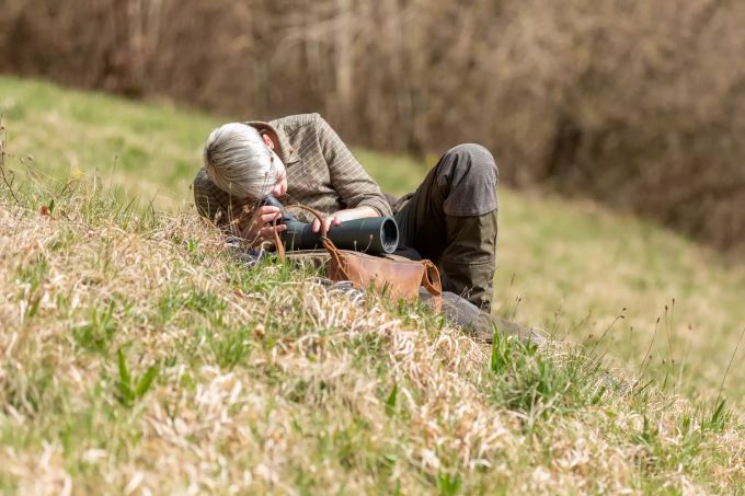 Immer mehr Jägerinnen: Auch das Teleskop stammt von Swarovski Optik, welche damit die Frauen in der Jagd unterstützen. Rahel Frey